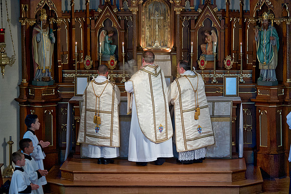 Traditional Latin Mass