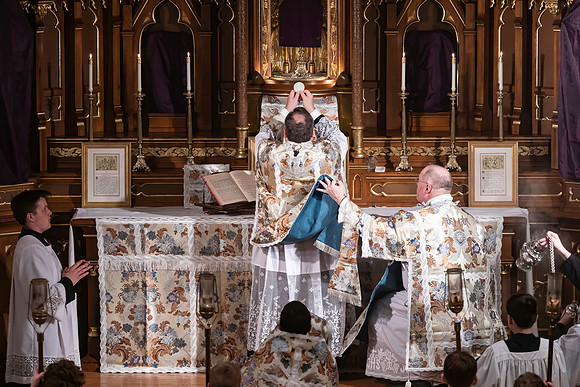 Traditional Latin Mass