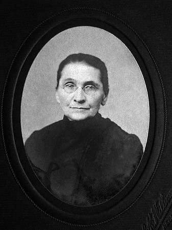 Henrietta Krosch Treutel, photo from Ruby Treutel Hanneman